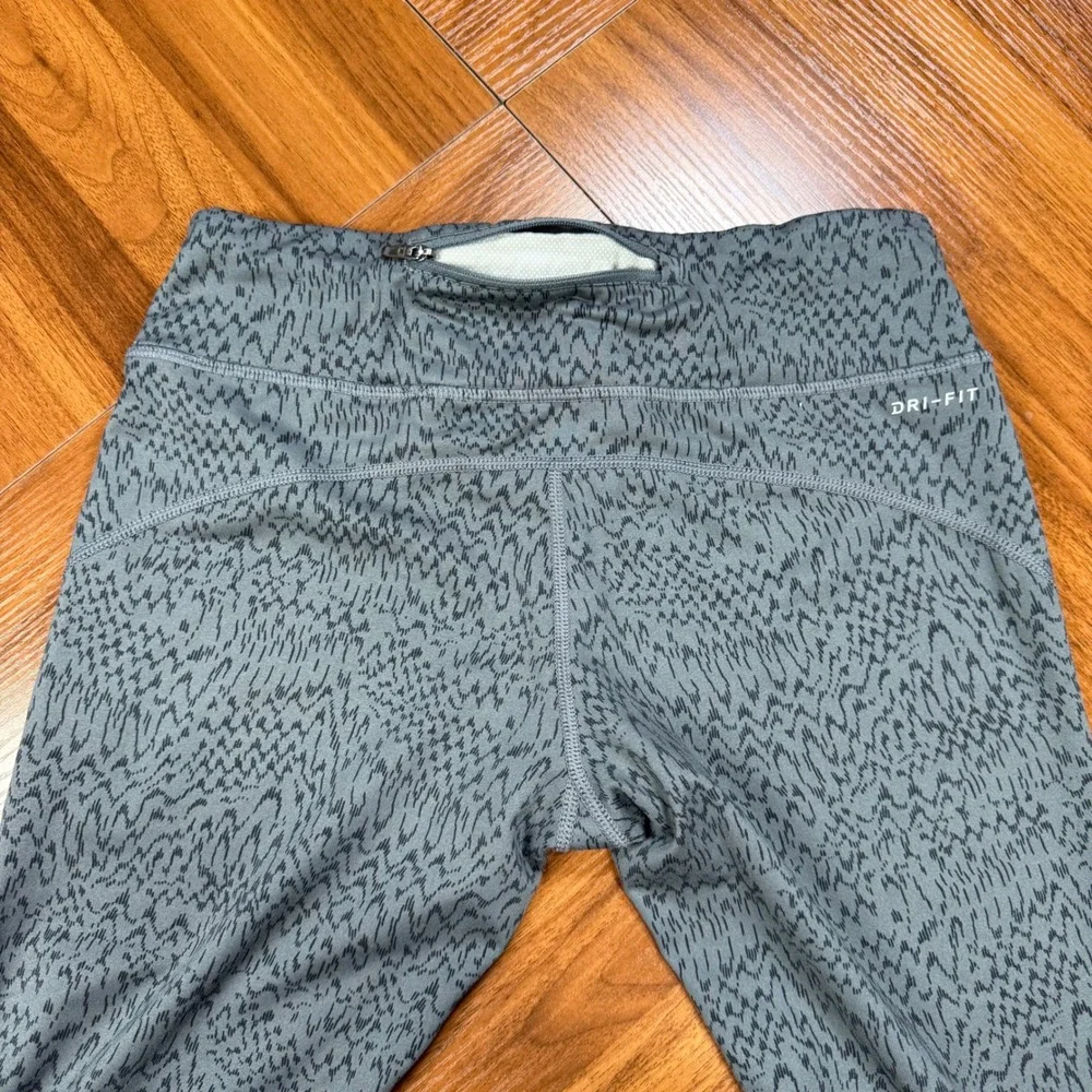 Nike Dri-FIT Womens Grey Black Abstract Print Cropped Leggings Size M